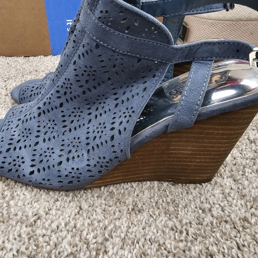 Suade wedge